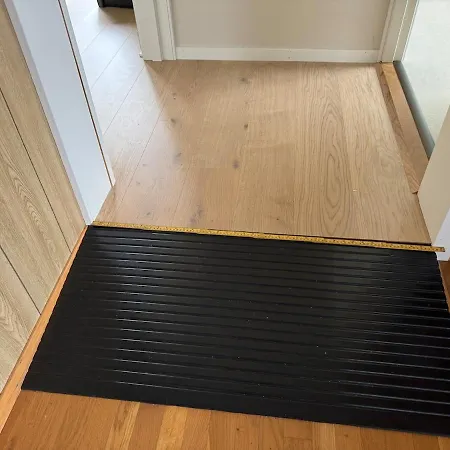 Stort Hus Med Bad Og Sjolinje