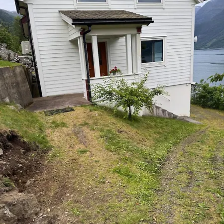 Feriehus Stort Hus Med Bad Og Sjolinje Hovland (Odda)