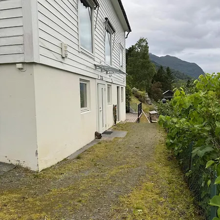 Stort Hus Med Bad Og Sjolinje Feriehus