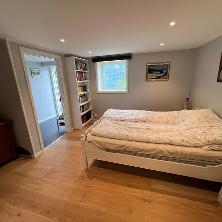 Stort Hus Med Bad Og Sjolinje