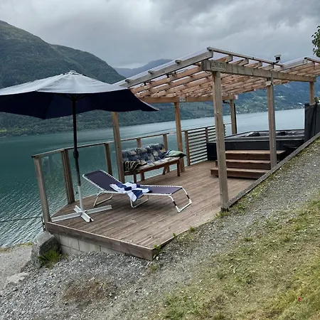 Stort Hus Med Bad Og Sjolinje Feriehus *