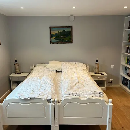 Stort Hus Med Bad Og Sjolinje Hovland (Odda)