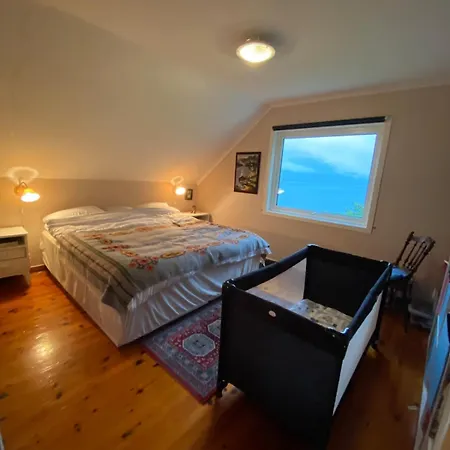 Stort Hus Med Bad Og Sjolinje Feriehus *