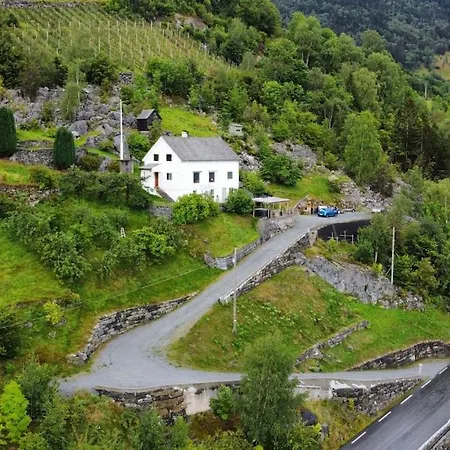 Stort Hus Med Bad Og Sjolinje Feriehus Hovland (Odda)