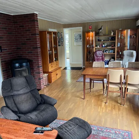 Stort Hus Med Bad Og Sjolinje Feriehus Hovland (Odda)
