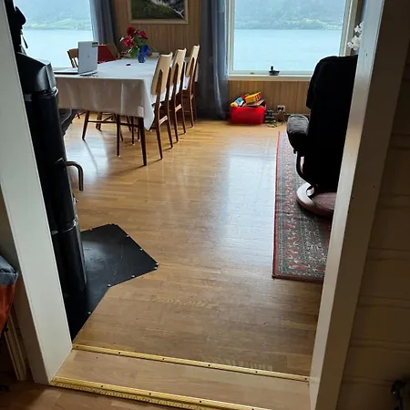 Stort Hus Med Bad Og Sjolinje