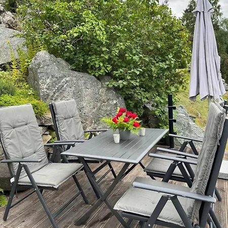 Stort Hus Med Bad Og Sjolinje Feriehus Hovland (Odda)