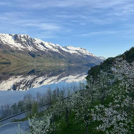 Stort Hus Med Bad Og Sjolinje Feriehus Hovland (Odda)
