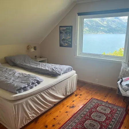 Stort Hus Med Bad Og Sjolinje Feriehus Hovland (Odda)